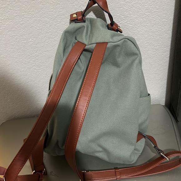 Back Pack - Picture 2 of 5